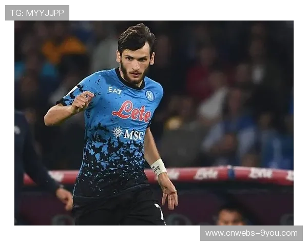 克瓦拉茨赫利亚恢复训练，出战欧冠关键战仍存疑问